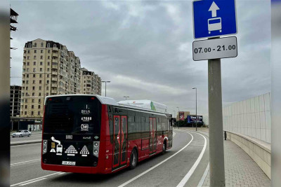 Nişanlara diqqətsiz qalan sürücülər: Avtobus zolaqlarına saat neçədə girmək olar? – VİDEO