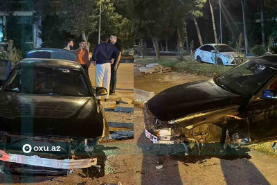 8 Noyabr prospektində qəza: “BMW” zərbənin gücündən səkiyə çıxıb