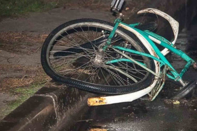 Xəzər rayonunda 17 yaşlı velosipedçini avtomobil vurub