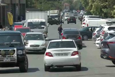 Pullu parkinqdən yayınan sürücülər məhəllələri zəbt edirlər - VİDEO