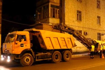 Nərimanov rayonunda küçə təmir olunur