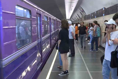 Metronun köhnə vaqonlarında kondisionerlər nə vaxt quraşdırılacaq?