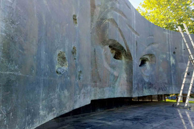 Rixard Zorgenin abidəsi üzərində bərpa-təmizləmə işləri aparılır