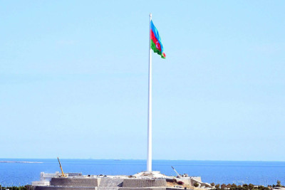 Dövlət Bayrağı yenidən Bayraq Meydanında dalğalanır