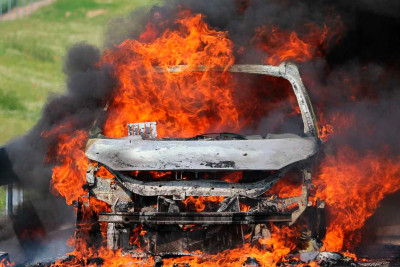 Binəqədi rayonunda “Lada” markalı avtomobil yanıb