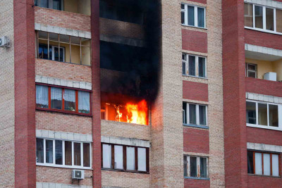 Yasamalda hündürmərtəbəli binada yanğın olub