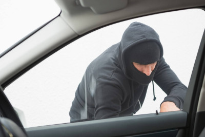 Yasamalda “Changan”dan oğurluq edilib