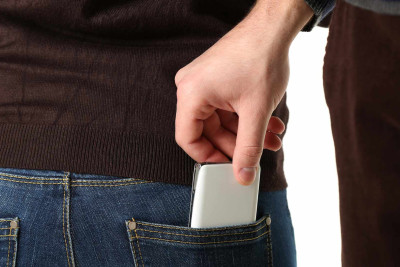 Nərimanovdakı mağazada satıcının telefonu oğurlanıb