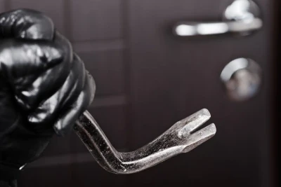 Bakıda evlərin birindən oğurluq edilib