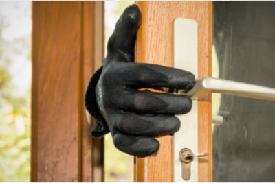 Bakıda ev qarət olunub