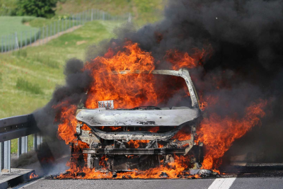 Paytaxt ərazisində yanacaqdoldurma məntəqəsində avtomobil yanıb