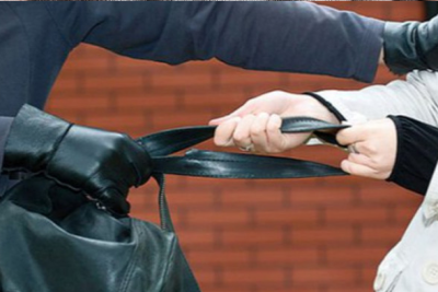 Bakıda gözəllik salonuna gələn qadının çantası oğurlandı