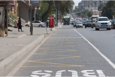 Daha bir küçədə xüsusi hərəkət zolağı təşkil edilib