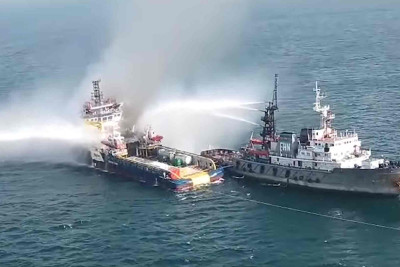 Bakı akvatoriyasında alışan gəmi üç gündür ki, söndürülür