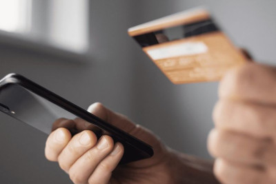 Yasamalda qadın bank kartından oğurluq edilib