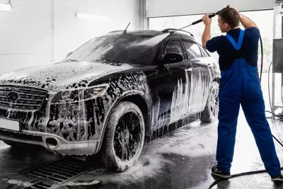 Şüvəlanda "moyşik" yuduğu maşından pul oğurladı