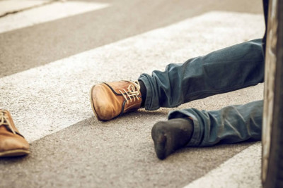 Bakıda avtomobil piyadanı vuraraq öldürüb