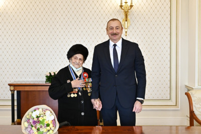 Prezident İlham Əliyev Fatma Səttarovanın ailəsinə və yaxınlarına başsağlığı verib