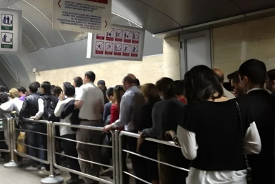 Bakı metrosunda pik saatlarda eskalator niyə işə salınmır? - Rəsmi açıqlama