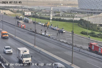 Ziya Bünyadov prospektində baş verən qəzada yola dağılan maddənin mənşəyi məlum oldu - YENİLƏNİB