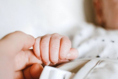 Paytaxtda yol qəzasında 1 yaşlı körpə xəsarət alıb