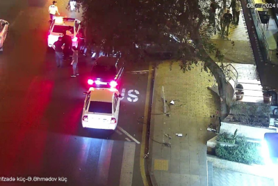 Bakıda avtoqəza: nizamlayıcı yararsız vəziyyətə düşüb