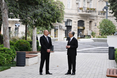 Prezident “Xəqani” bağında yeni salınan parkla tanış olub