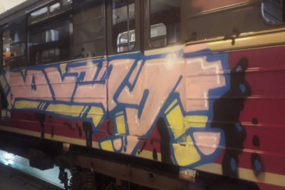Metronun deposuna xəbərsiz daxil olan əcnəbilərə hökm oxundu