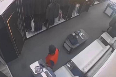 Bakıda mağazadan pul oğurlandı - VİDEO