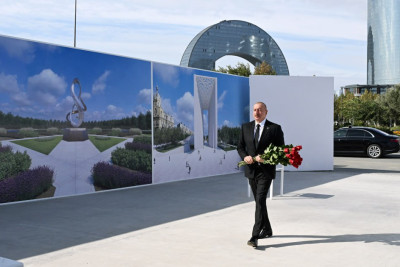 İlham Əliyev Zəfər parkında olub