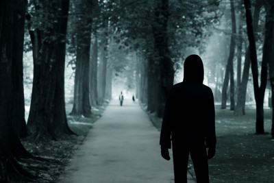 Parkda qızı öpməyə çalışan oğlana hökm oxunub