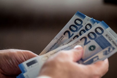 Orta aylıq maaş 997,1 manata çatıb