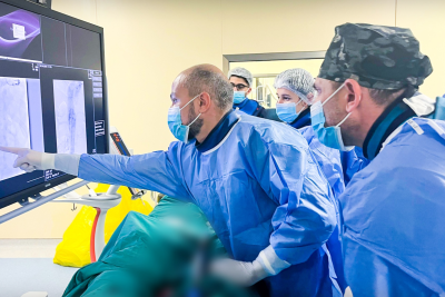 Yeni Klinikada eyni anda iki ağır əməliyyat - FOTOLAR