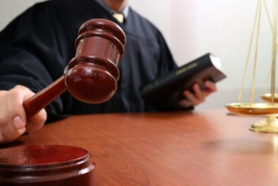 İki nəfəri aldatdı, 7 il iş aldı