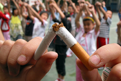 Uşaqlara siqaret satdılar, polis tədbir gördü