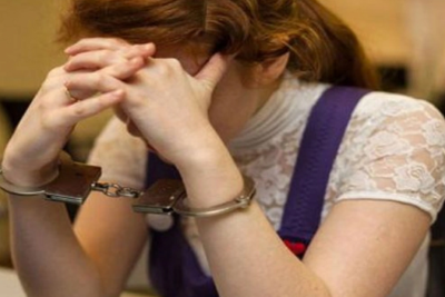 Bakıda məşhur mağazadan ətir oğurlayan bacılara hökm oxundu