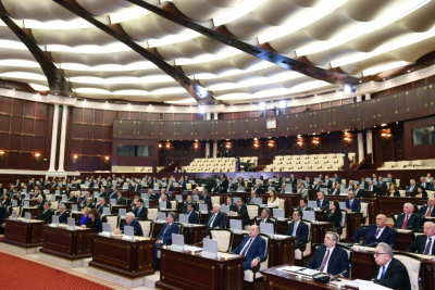 Həm maaş, həm də pensiya alan deputatlar (SİYAHI)