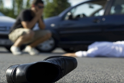 20 yaşlı oğlanı avtomobil vuraraq öldürdü