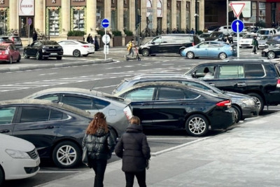 AYNA Bakıda küçə və prospektlərdə yeni xətləmə və nişanlama işləri aparıb