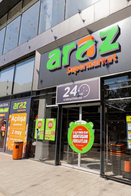 “Araz” marketdə qurdlar vadisi - Müştəri şok keçirdi