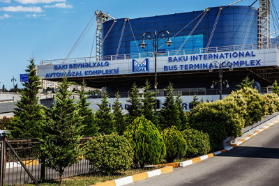 Yol üstündə dava bıçaqlanma ilə bitdi