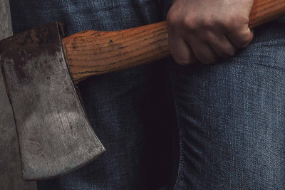 Bakıda zibil qutularının yanında baltalanmış kişi öldü