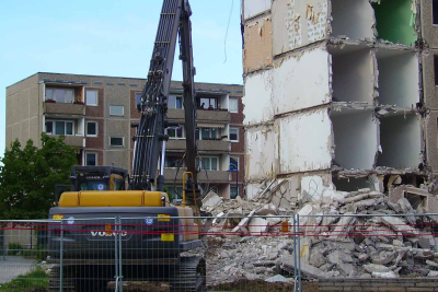 Bu prospekt və küçələrdəki binaların söküntüsünə başlanılır