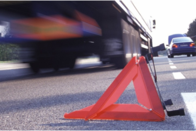 Binəqədidə avtomobil arakəsməyə çırpılıb, xəsarət alan var - VİDEO