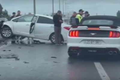 Bakıda yağışlı havada qəza baş verib - VİDEO