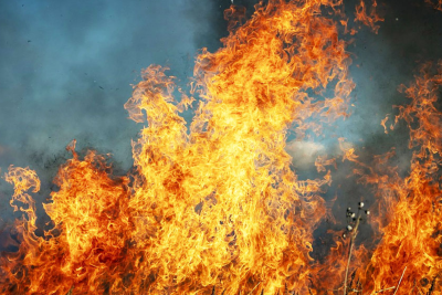 Bakıda təkər tullantıları yığılmış yerdə yanğın olub