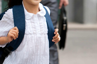 Sarayda şagird məktəb binasından yıxıldı