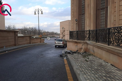 Maşını məscidə çırparaq 2 nəfəri öldürən şəxsə hökm oxundu