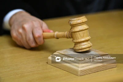 Vəzifəli şəxsə cəza verildi – Avtomobillə qadını vurmuşdu