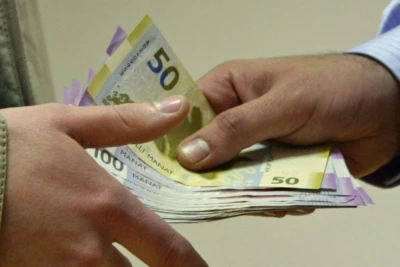 İşə düzəltmək adı ilə minlərlə manat aldı, tutuldu